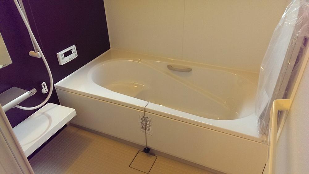 Bathroom. Indoor (12 May 2013) Shooting Bathing is replaced by the unit bus of new