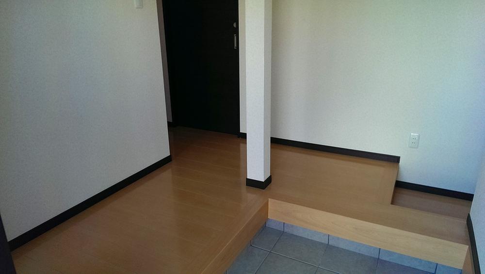 Entrance. Local (12 May 2013) Shooting