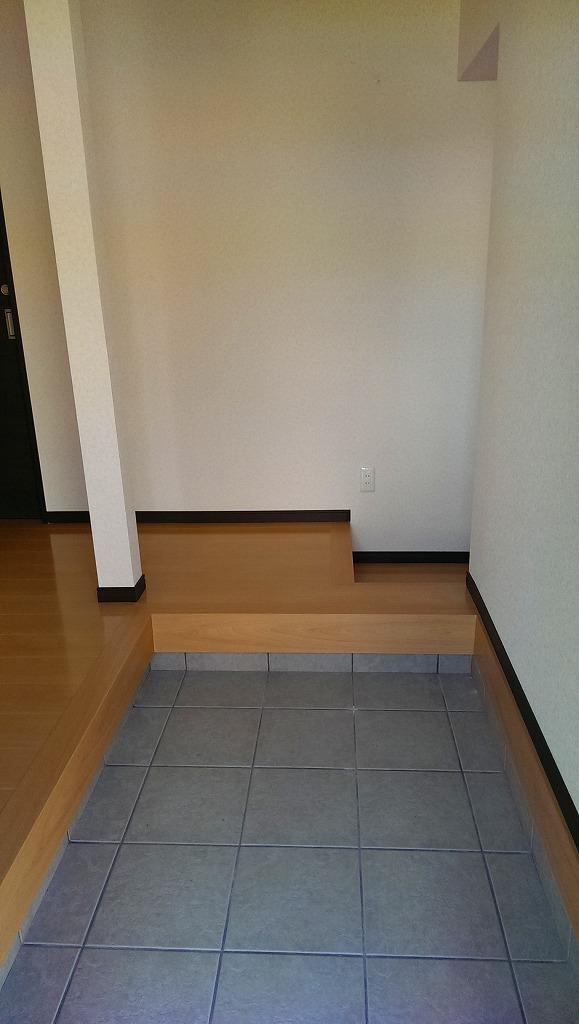 Entrance. Local (12 May 2013) Shooting