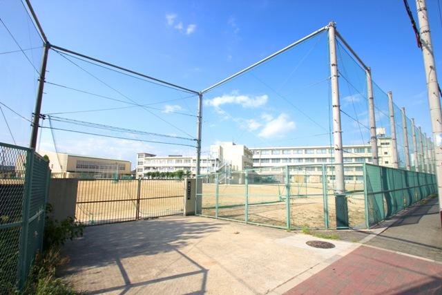 Junior high school. Sakaishiritsu Uenoshiba until junior high school 460m