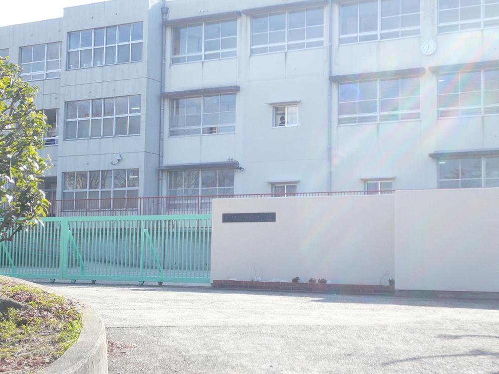 Junior high school. Fukusen 1056m until junior high school