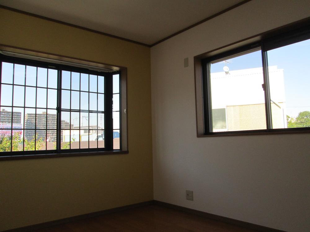 Non-living room. It is very bright rooms with two faces lighting. 