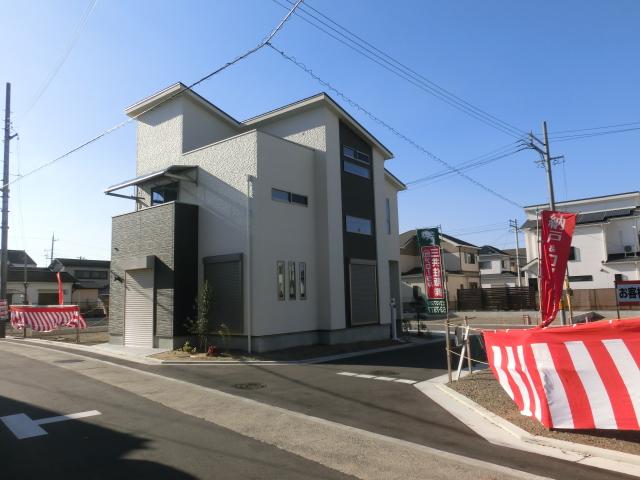 Local photos, including front road. 2013 November shooting