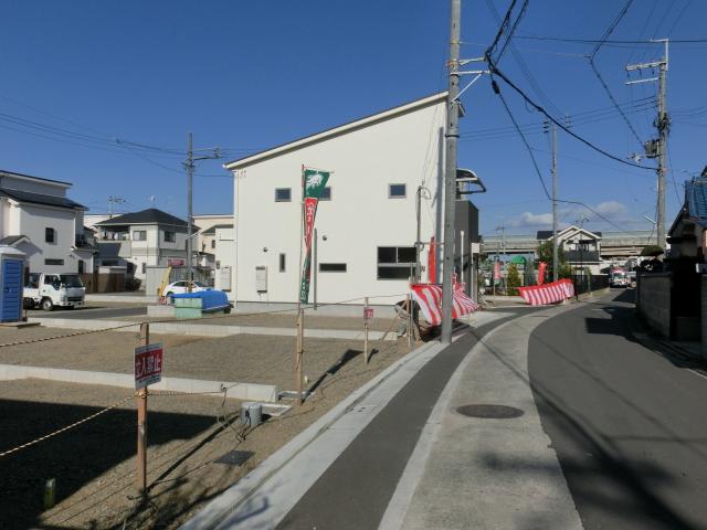 Local photos, including front road. Local (12 May 2013) Shooting