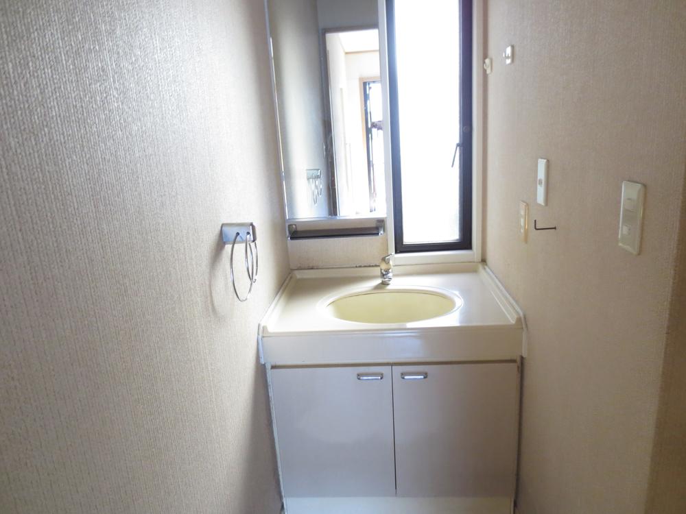 Wash basin, toilet. Easy-to-read is a wash basin ☆ 