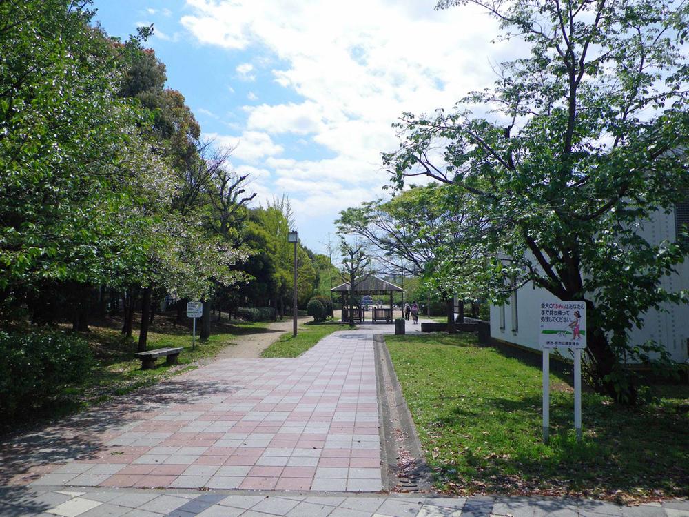 park. 275m up to Doi River Park