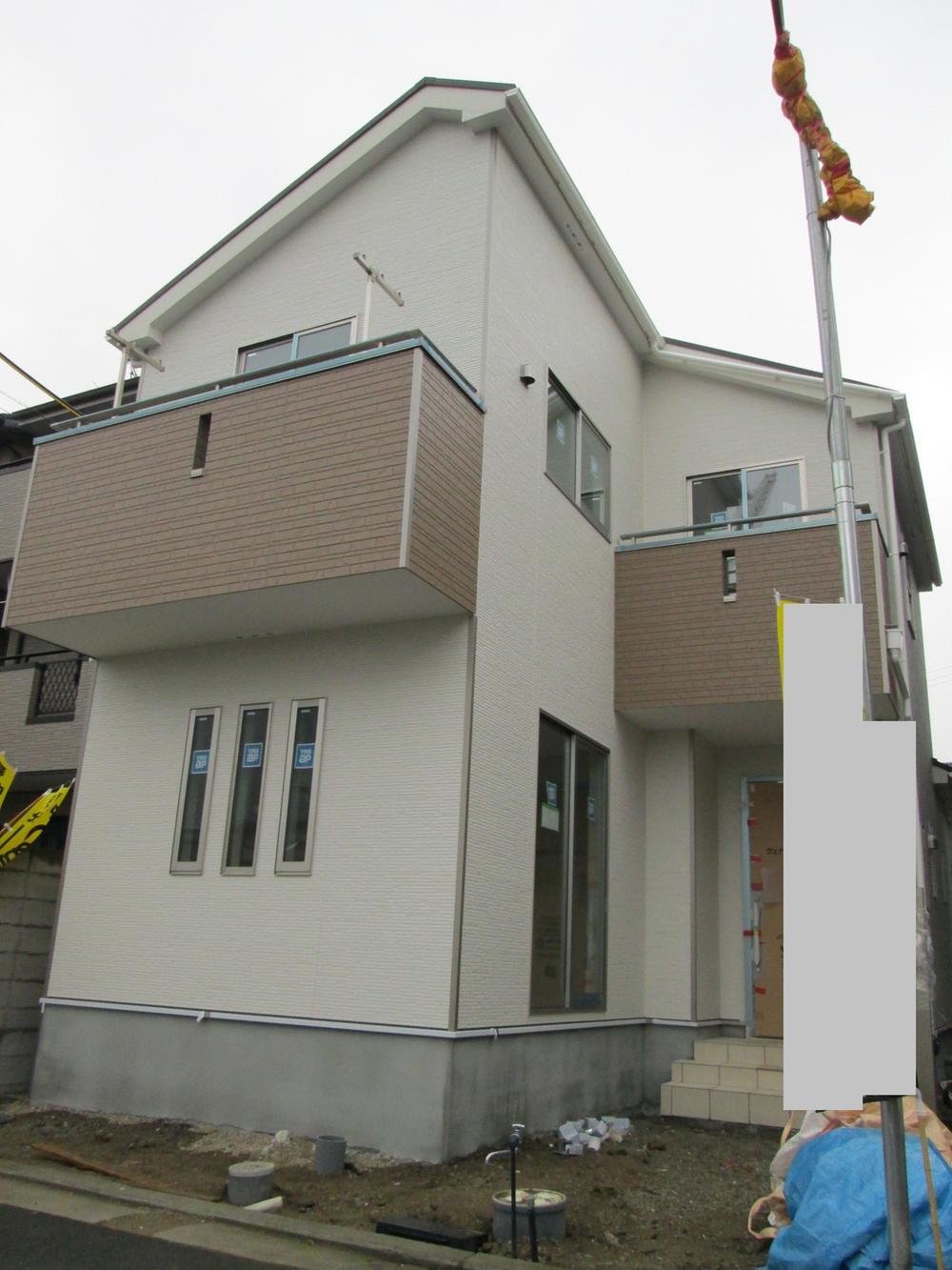 Local appearance photo. Construction is in progress. I look forward to complete.