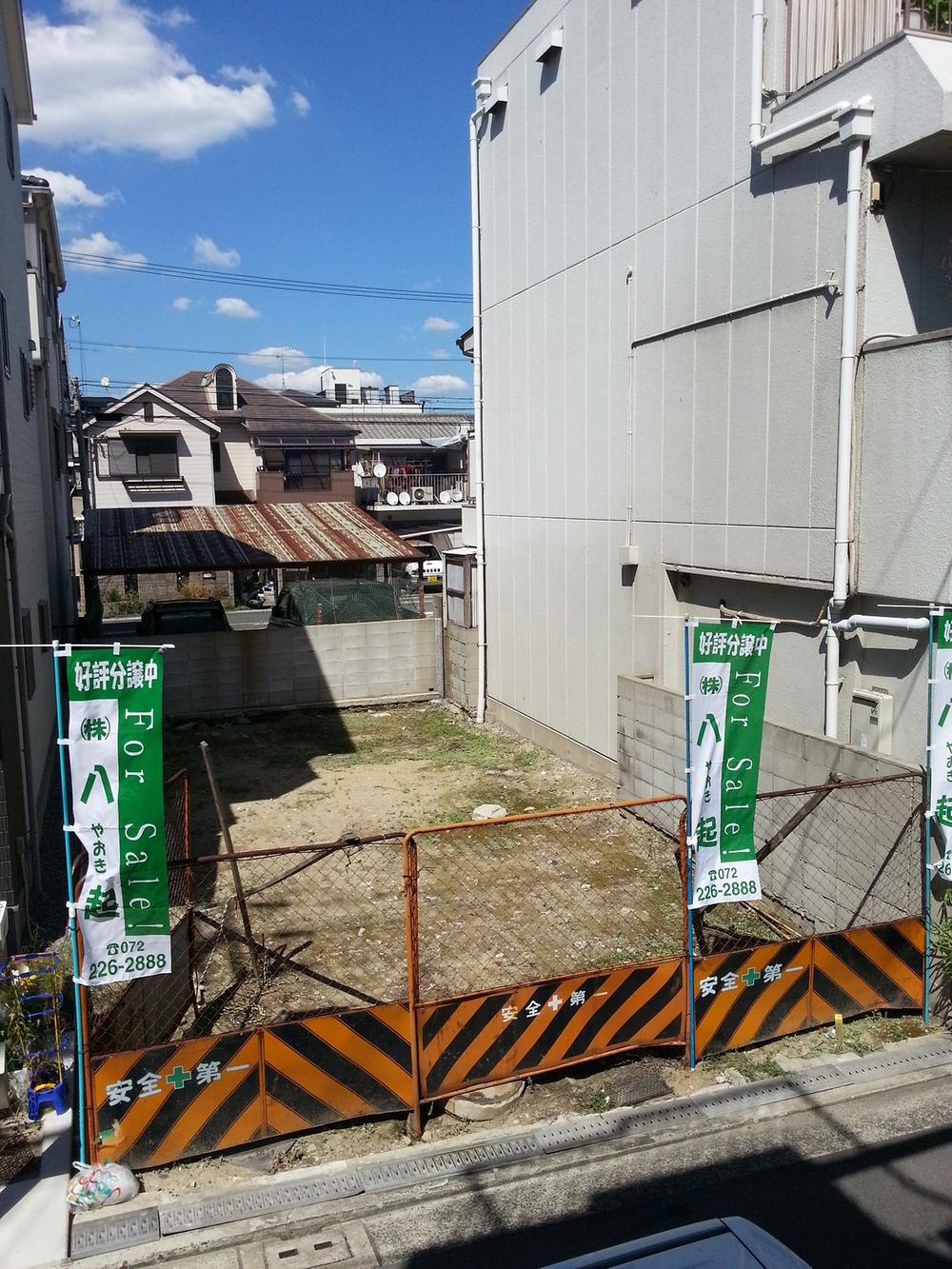 Local land photo. It is a quiet residential area.
