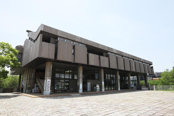 library. Sakaishiritsu 330m to Central Library