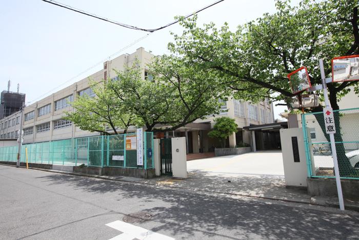 Junior high school. 200m to City Asahi Junior High School