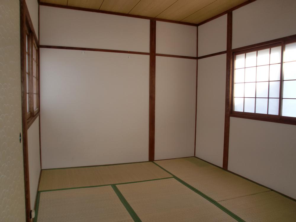 Non-living room. You can immediately preview in all rooms renovation already.