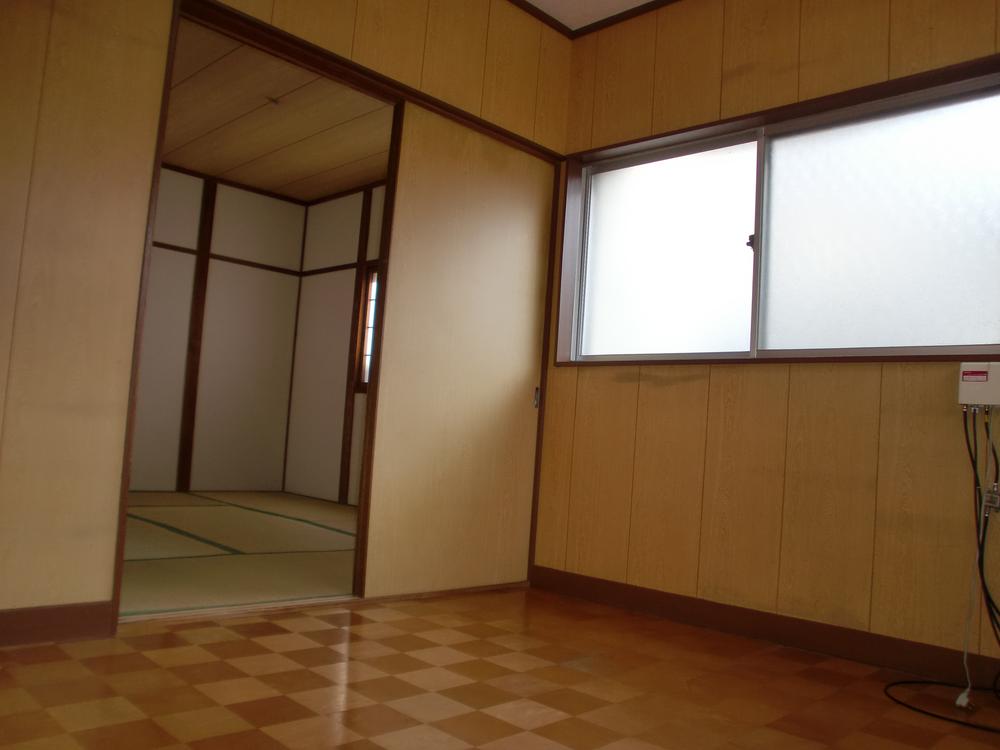 Living. You can use widely as Tsuzukiai.