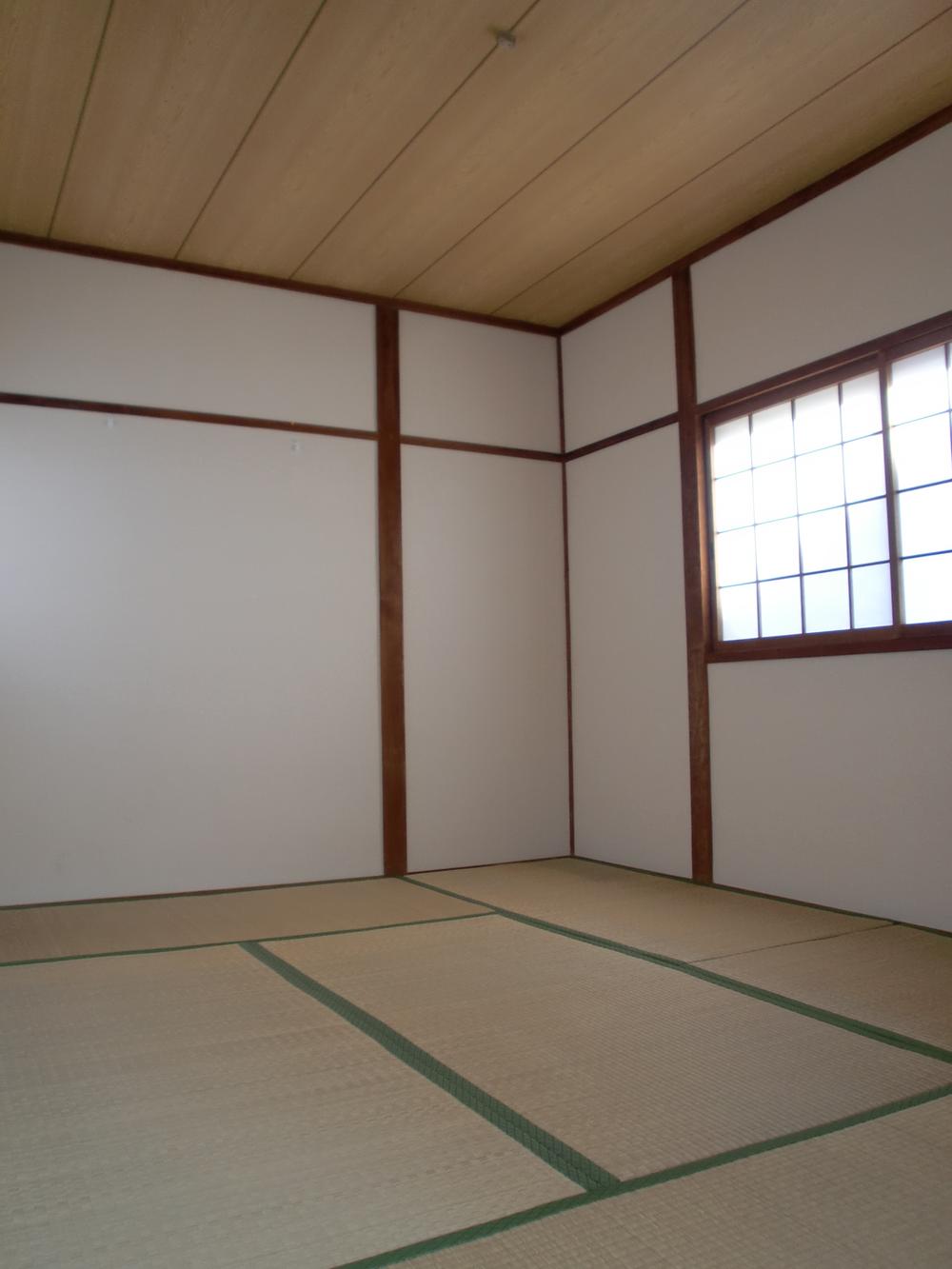 Non-living room. This room with cleanliness.