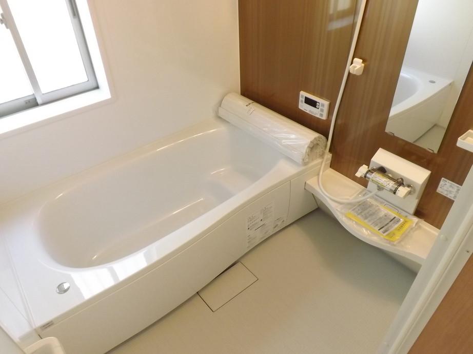 Bathroom. Local photo (bathroom) With bathroom heating dryer!