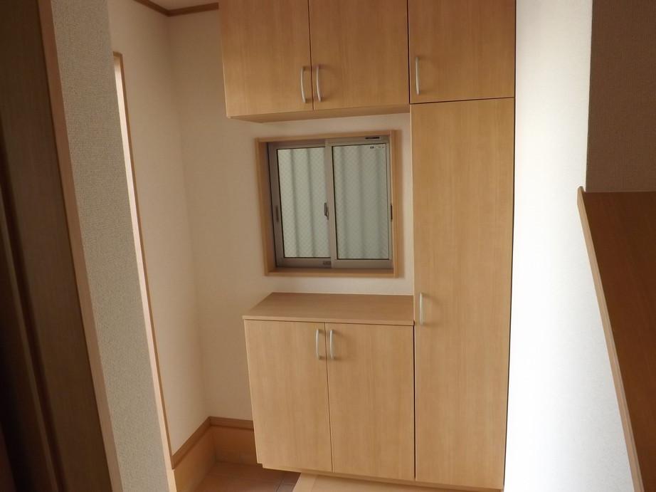 Other introspection. Local photos (entrance)