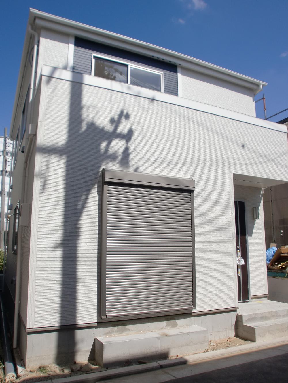 Local appearance photo. Located in a quiet residential area close to the elementary school. Preeminent and per-yang for the south-facing