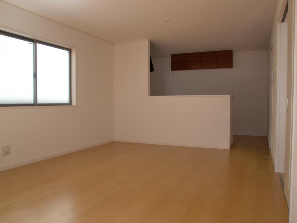 Living. Since the spacious is living, Dining table ・ It will relax and leisurely put the sofa, etc.