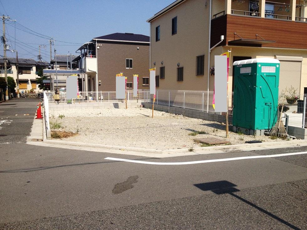 Local appearance photo. Local is being steadily construction progress.