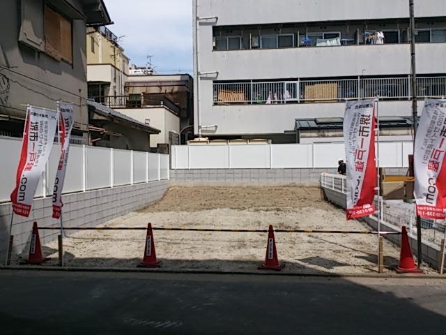 Local photos, including front road. Local (July 2013) Shooting