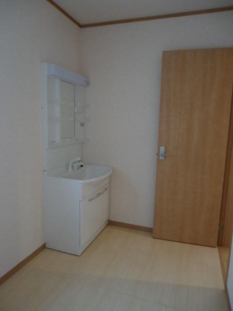 Other introspection. 1 Building (wide wash room)