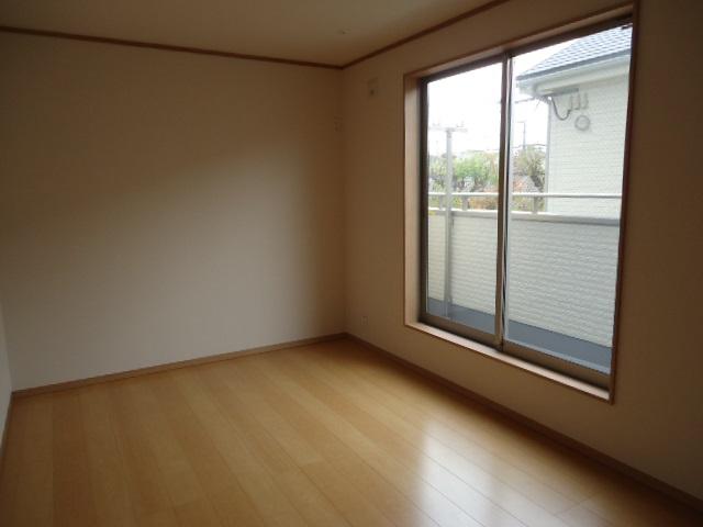 Non-living room. 1 Building