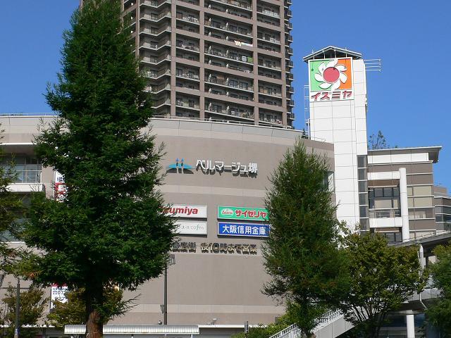 Supermarket. 1000m to Izumiya Hanwa Sakai