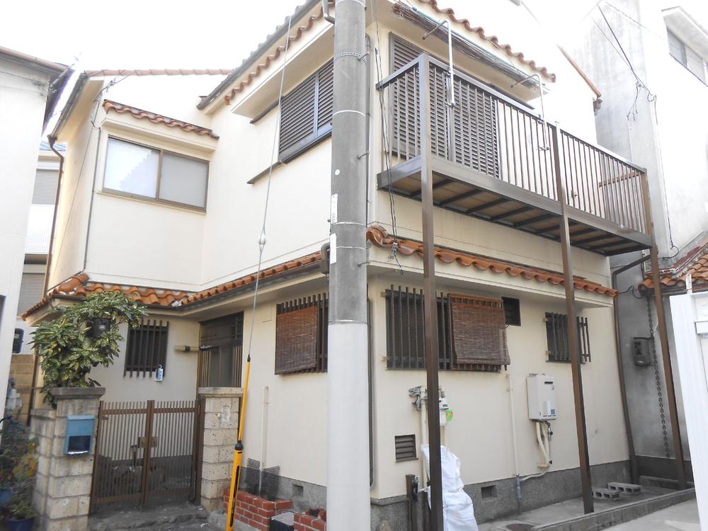 Local appearance photo. It is a quiet residential area