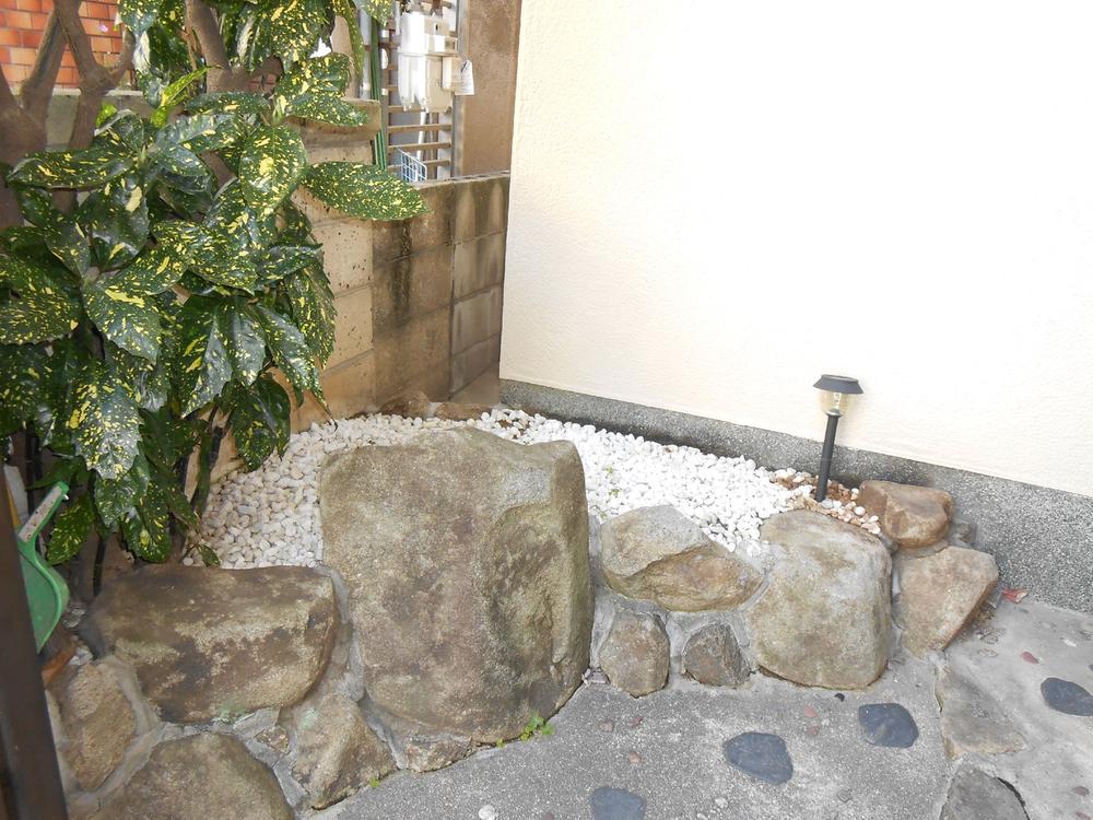 Other local. Stylish entrance