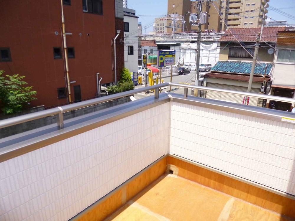 Same specifications photos (appearance). Spacious balcony with a feeling of freedom.