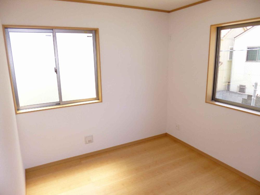 Same specifications photos (Other introspection). Bright Western-style on the south-facing.