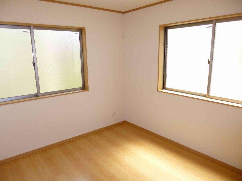 Same specifications photos (Other introspection). Storage space is also available in each room.