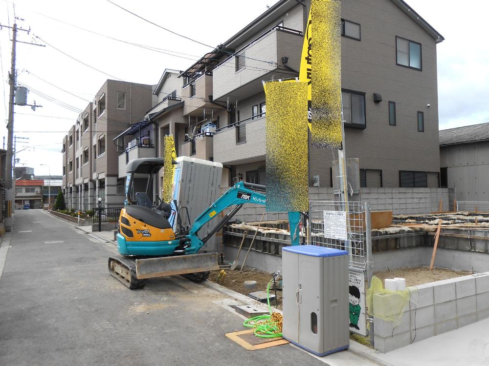 Local photos, including front road. Traffic is also less safe