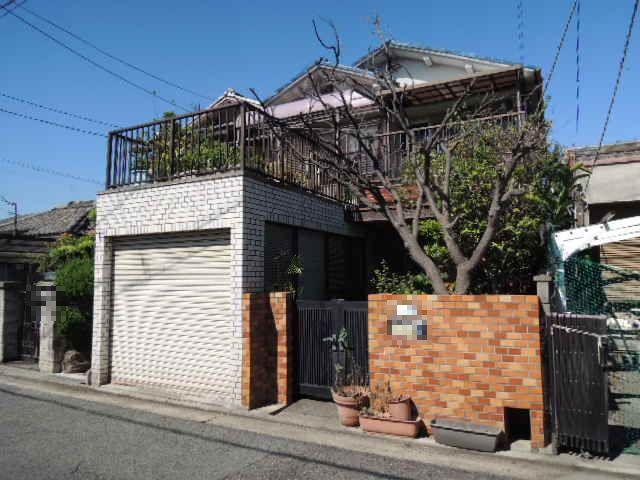 Local appearance photo. South-facing per day good!