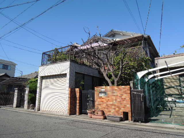 Local appearance photo. It is bright because of the two-sided balcony