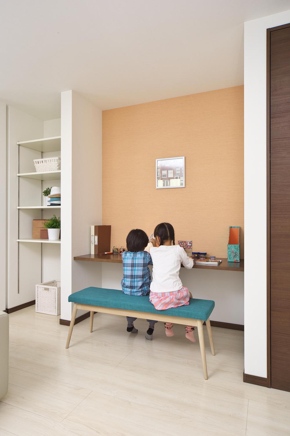 Living. May also UP children of results and to study in the living room ・  ・  ・ Indoor (September 2013) Shooting