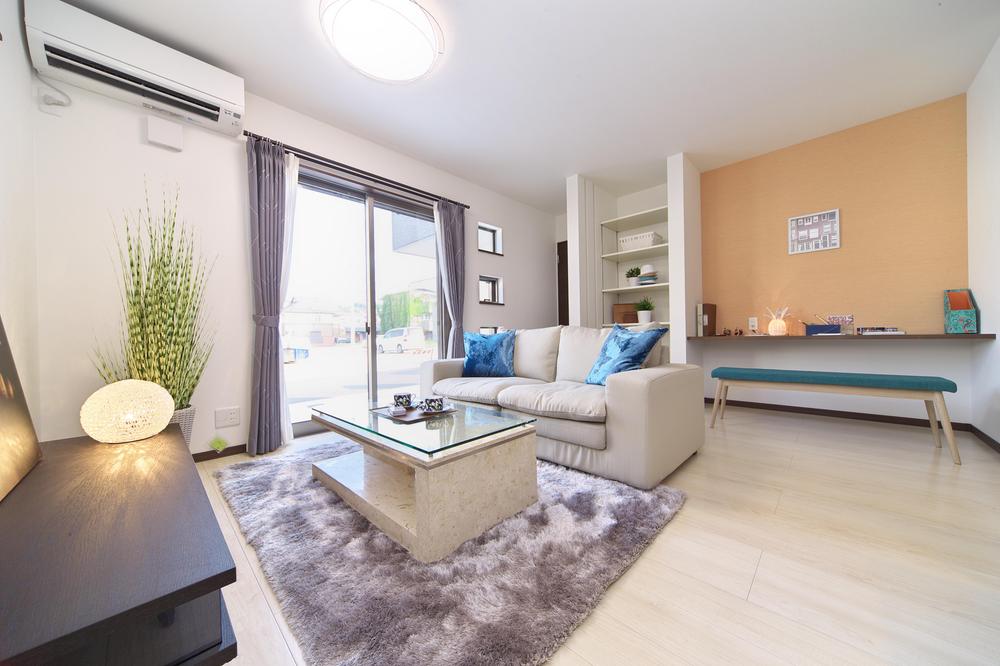 Living. Study corner in the living side. Happy space when there as a shared PC space of homework corner and families of children. Indoor (September 2013) Shooting