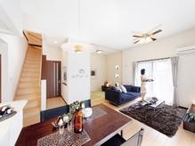 In the Property, Unique two types of plans are available. The first First, "I like this rooftop garden wanted! "Plus One" series of popular to visitors and ". And effective use of the site, 3 floor is Western-style one room and a large garden terrace only that, Luxury specification. Summer is perfect for barbecues and pool play. This is a featured series on child-rearing generation. Pleasure Plus One is spread "multi-room" is, The also good to Children's Playground, Well even to Dad's study .... Music and movies is a hobby, If anyone who, Set your favorite audio, It is good to "private theater". In popular with those living already in the Plus One, "We are used as a guest room for our customers", etc., Also heard enviable voice. And the second is, Obtain a luxurious sense of openness "Nobiyaie". Ceiling height of the living room, 60cm also higher than normal (company ratio) 3m. Something that'll be even more richly produce a relaxation of the time of the family.