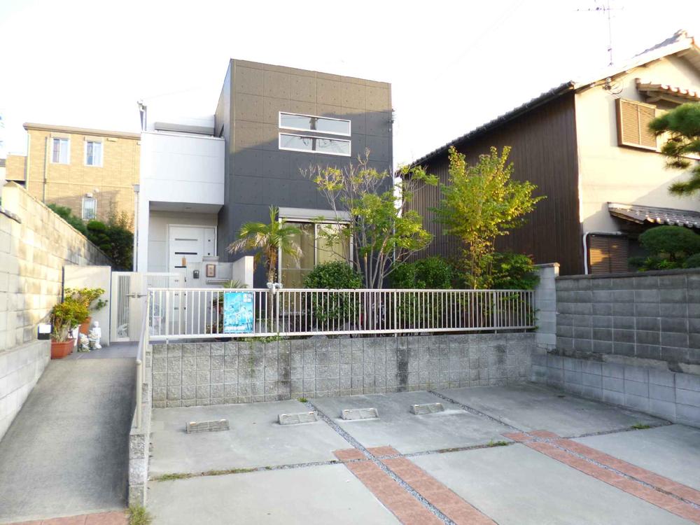 Local appearance photo. Frontage spacious 7.2m or more