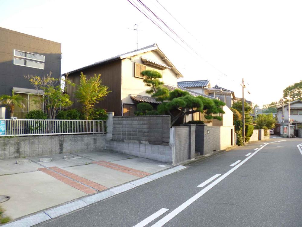 Local photos, including front road. It has become a quiet residential area