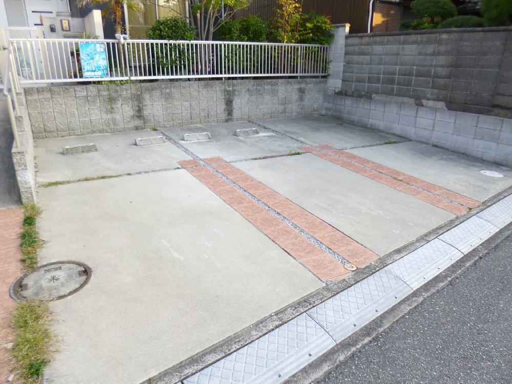 Parking lot. Spacious three You can park