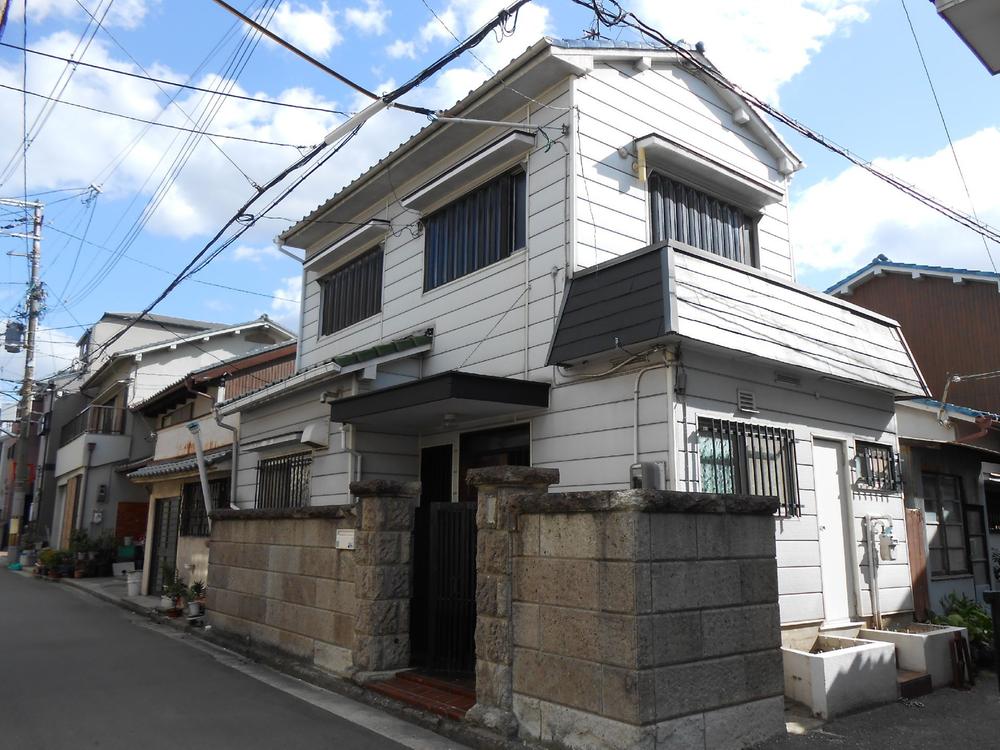 Local appearance photo. It is a quiet residential area. 