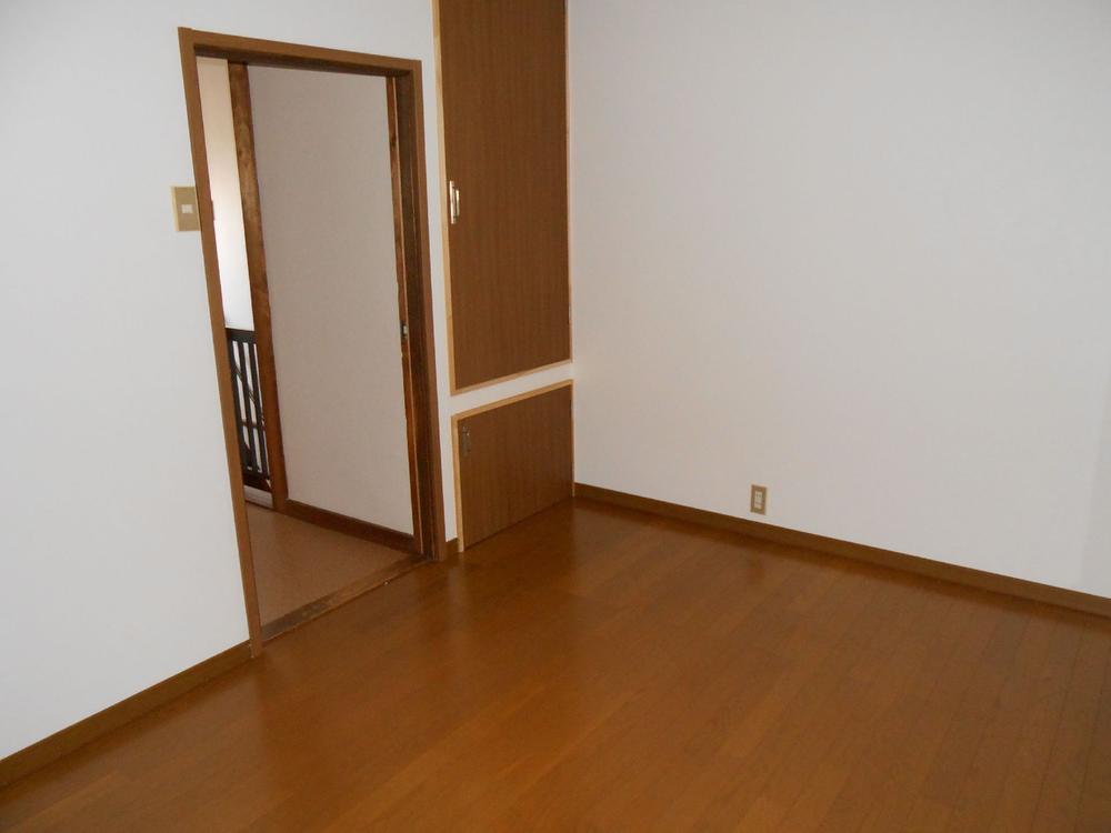 Non-living room. Western-style storage space is. 