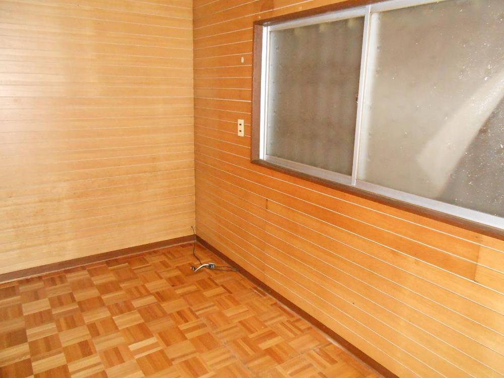 Non-living room. Please for the first time home ownership. 