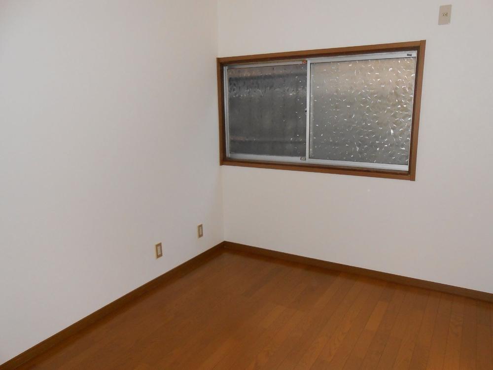 Non-living room. 6 Pledge of Western-style. 