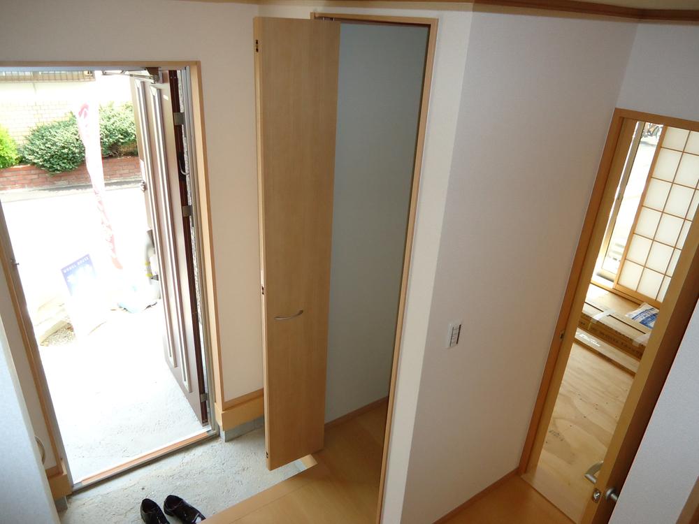 Receipt. Convenient to the front door, Cupboard + compartment