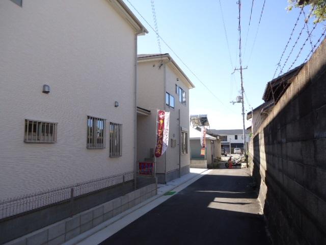 Local photos, including front road. West road landscape