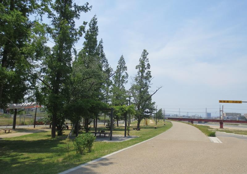 park. A 1-minute walk from the 50m Yamatogawa river park until the Yamato River Park. Deviation likely life will come true in the park to walk or holiday picnic promenade can enjoy casually.