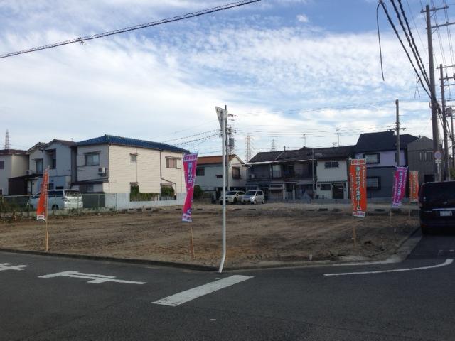 Local photos, including front road. Local Photos