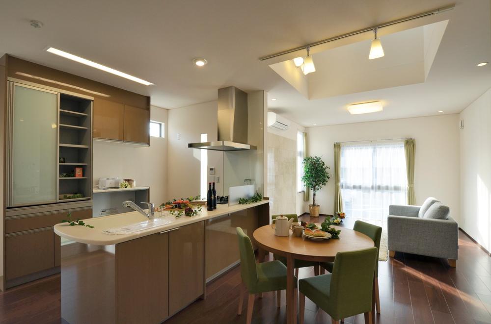 There is no hanging cupboard, Open face-to-face kitchen. Or talk with family, You can do housework while looking at the situation of children, Worry wife. (Our example of construction)