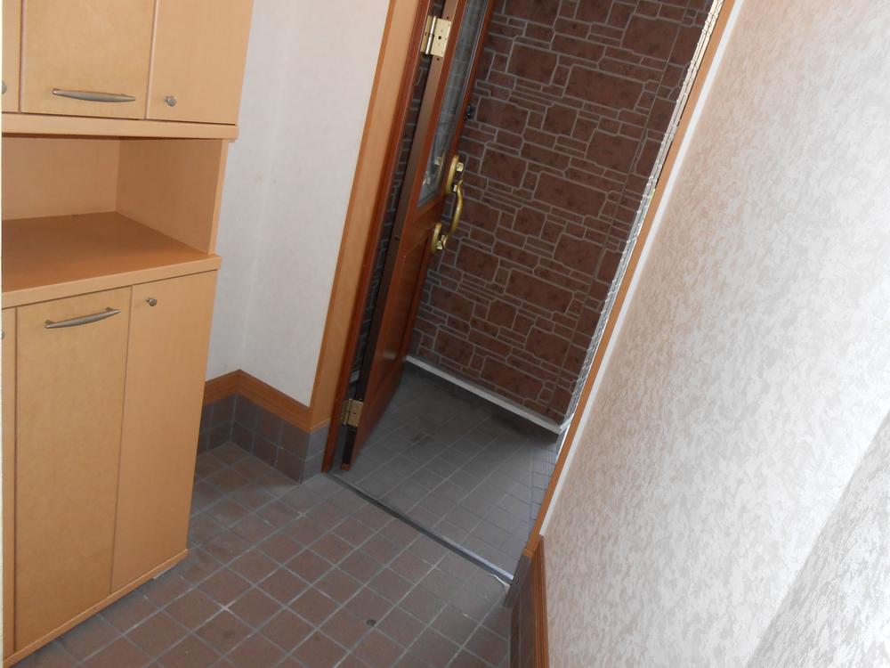 Entrance. Entrance that accommodated a lot.